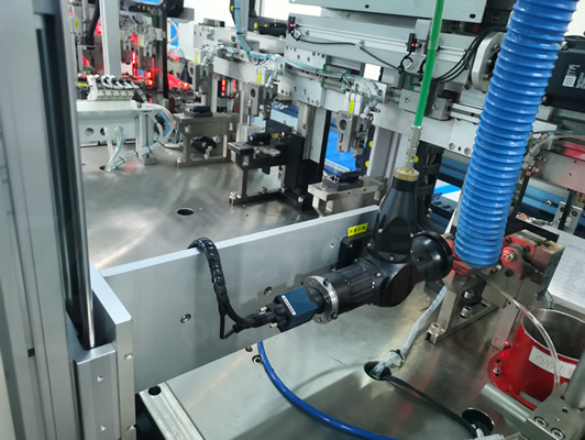 安全气囊启动部件智能装配生产线_氩焊机构